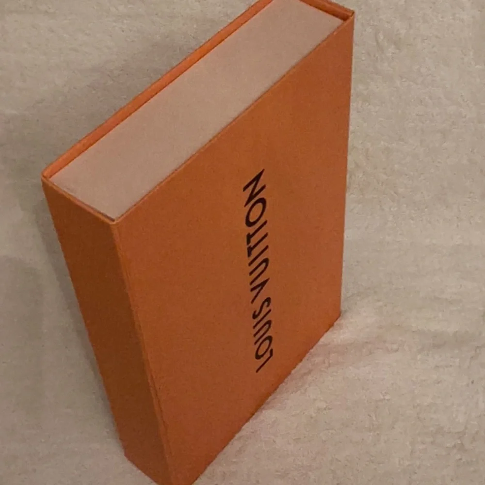 12x8x2,25 Louis Vuitton magnetic closer orange color  new